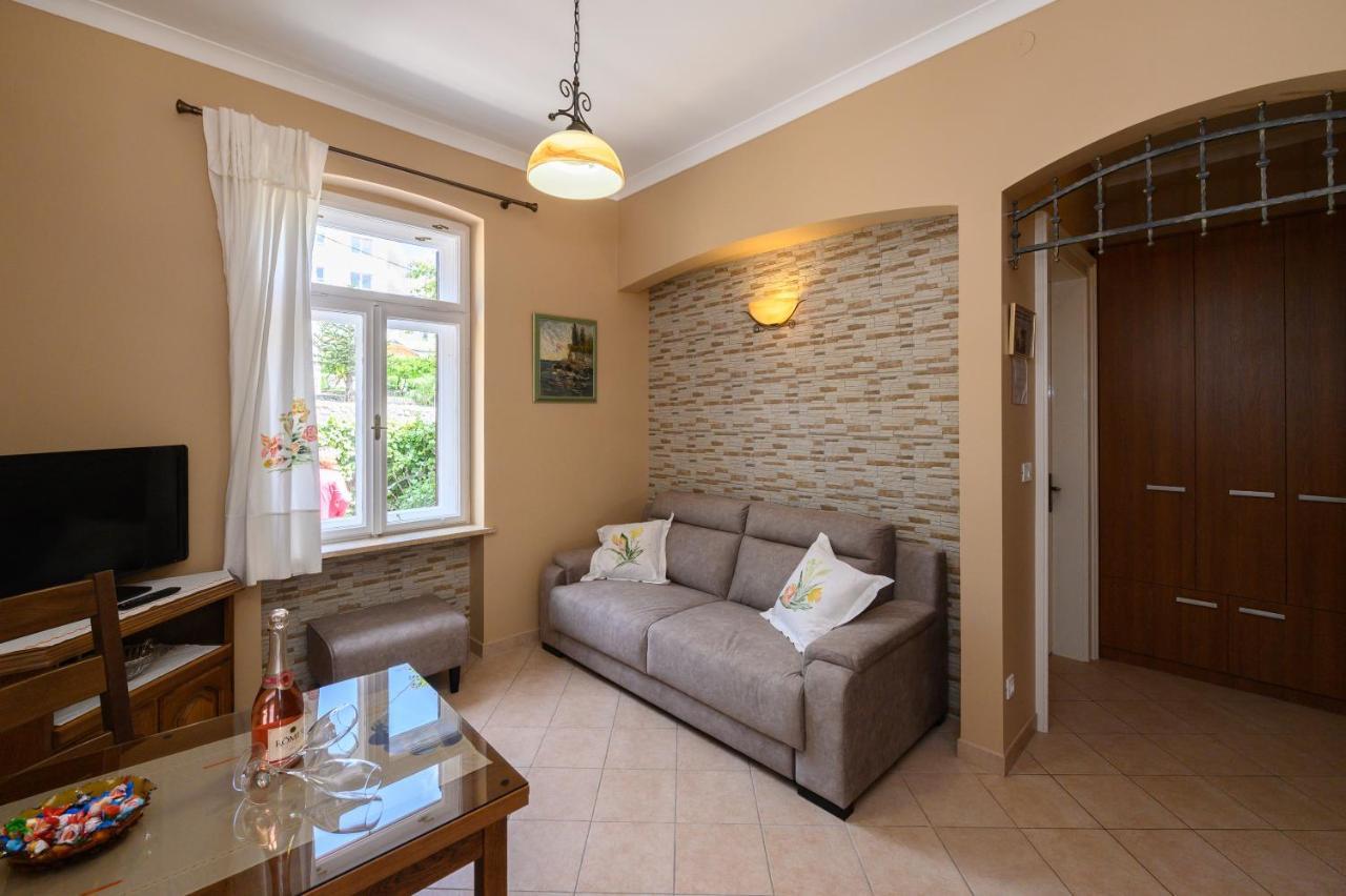 Apartments Villa Salona 奥帕提亚 外观 照片
